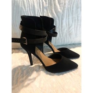 👠Black Suede Heels